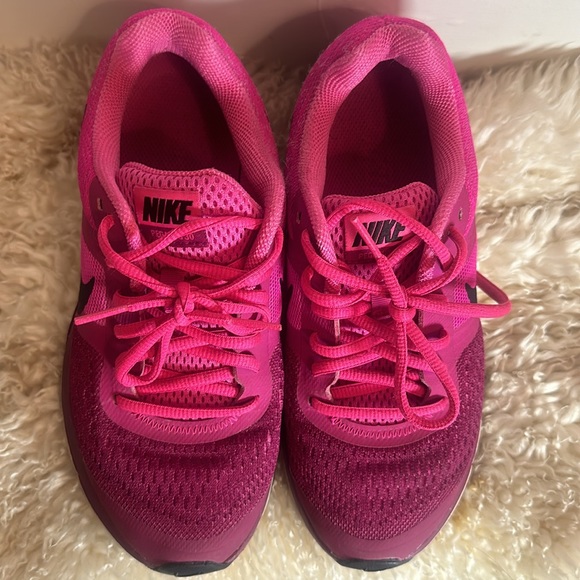 Magenta Ombré Women's Nike Workout Sneaker, worn twice! Size 6! - Picture 4 of 7